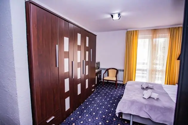 İki Ayrı Yataklı Oda (Caters to guests age 55 and up)