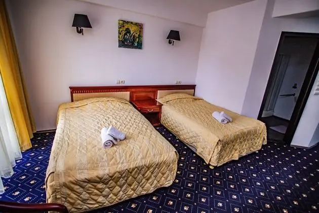 İki Ayrı Yataklı Oda (Caters to guests age 55 and up)