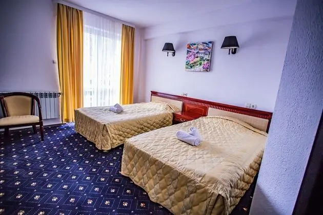 İki Ayrı Yataklı Oda (Caters to guests age 55 and up)