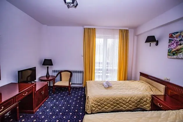 İki Ayrı Yataklı Oda (Caters to guests age 55 and up)