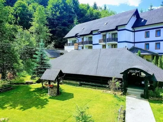 İki Ayrı Yataklı Oda (Caters to guests age 55 and up)