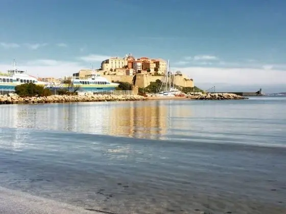 Ev, Banyolu/Duşlu, Bahçe Manzaralı