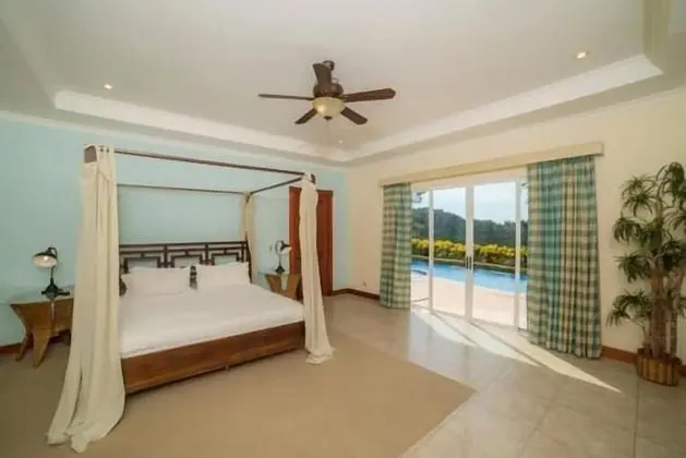Ev, Birden Çok Yatak, Dağ Manzaralı (Casa Pacifica)