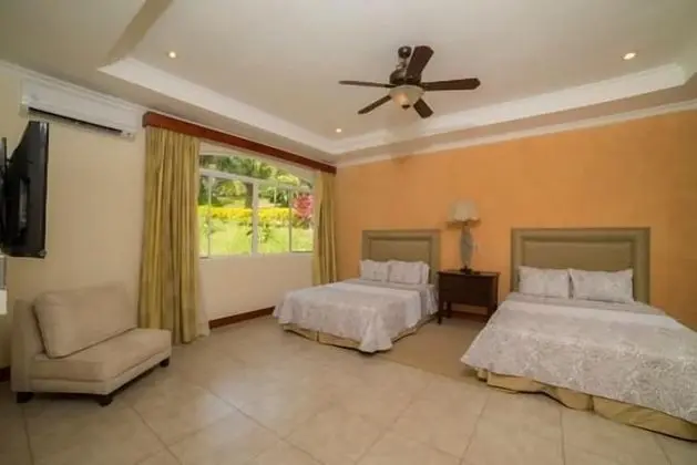 Ev, Birden Çok Yatak, Dağ Manzaralı (Casa Pacifica)