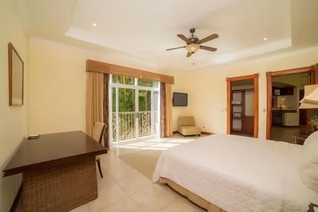 Ev, Birden Çok Yatak, Dağ Manzaralı (Casa Pacifica)