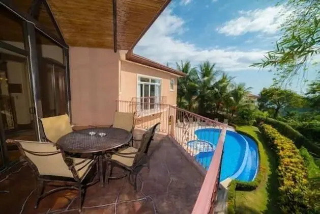 Ev, Birden Çok Yatak, Dağ Manzaralı (Casa Pacifica)