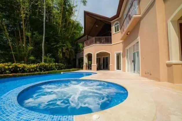 Ev, Birden Çok Yatak, Dağ Manzaralı (Casa Pacifica)