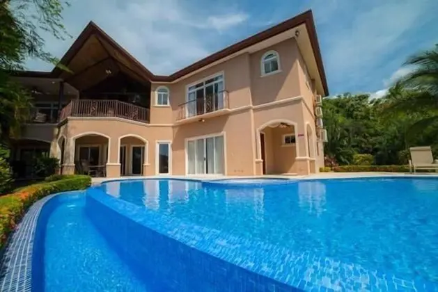 Ev, Birden Çok Yatak, Dağ Manzaralı (Casa Pacifica)