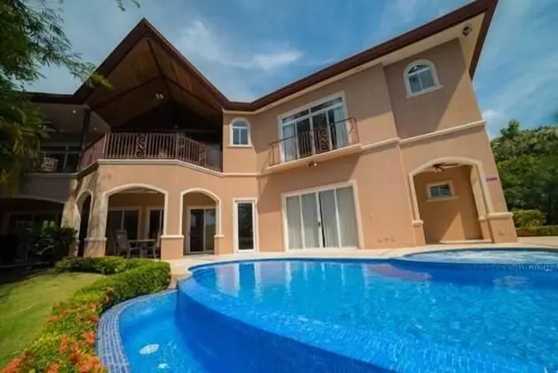 Ev, Birden Çok Yatak, Dağ Manzaralı (Casa Pacifica)