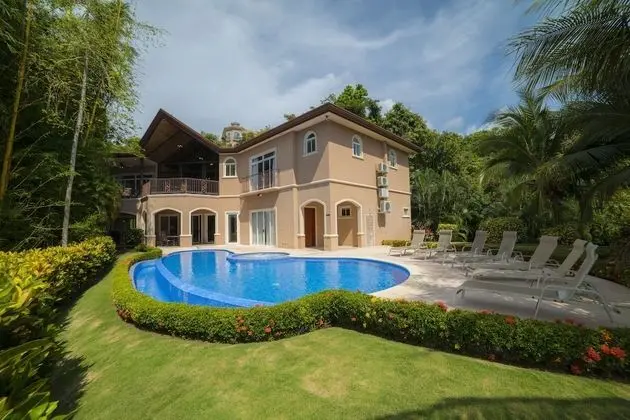 Ev, Birden Çok Yatak, Dağ Manzaralı (Casa Pacifica)