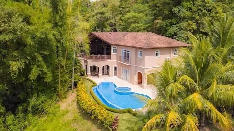 Ev, Birden Çok Yatak, Dağ Manzaralı (Casa Pacifica)