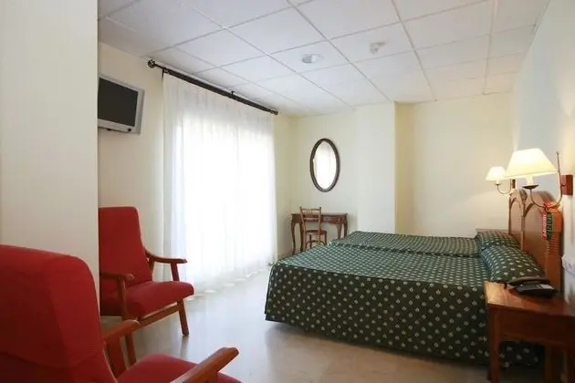 Büyük Yataklı Tek Kişilik Oda