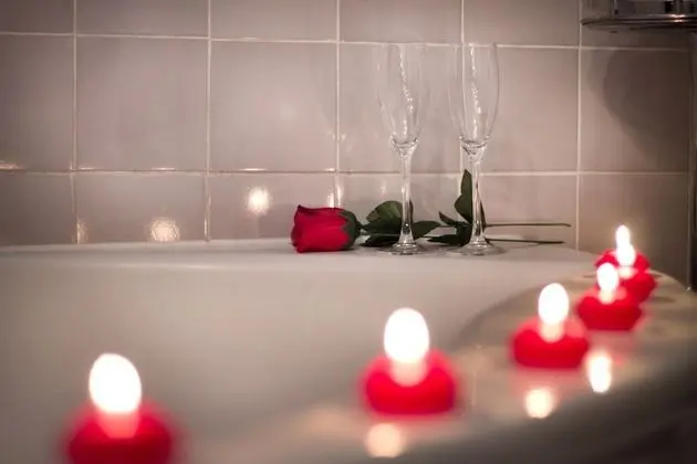 Superior Tek Büyük Yataklı Oda (Interior Jacuzzi)