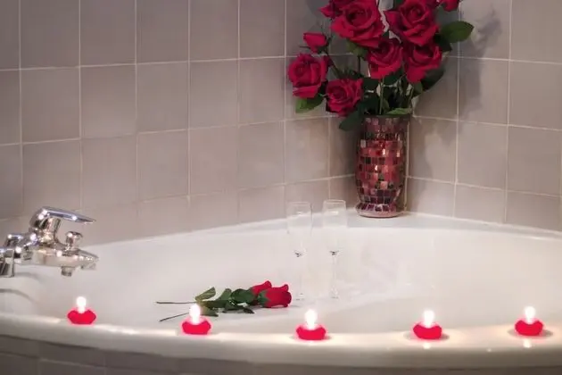 Superior Tek Büyük Yataklı Oda (Interior Jacuzzi)