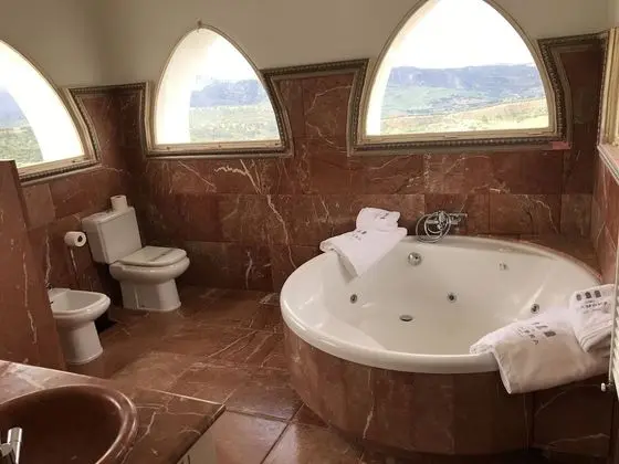 Panoramic Hidrotorreon Room
