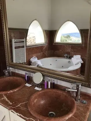 Panoramic Hidrotorreon Room