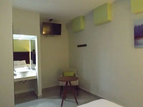Basic Oda, 1 En Büyük (King) Boy Yatak, Özel Banyo
