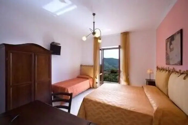 Üç Kişilik Oda