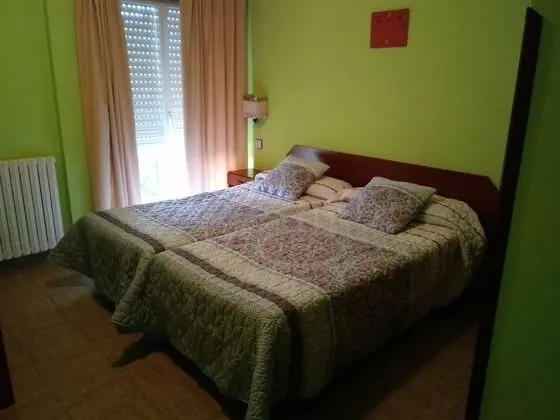 Tek Büyük veya İki Ayrı Yataklı Oda, Dağ Manzaralı