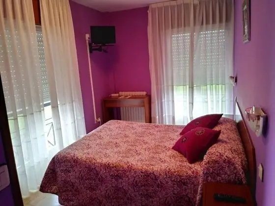 Tek Büyük veya İki Ayrı Yataklı Oda, Dağ Manzaralı