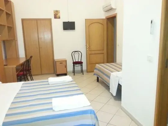 Üç Kişilik Oda