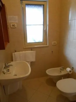 Üç Kişilik Oda