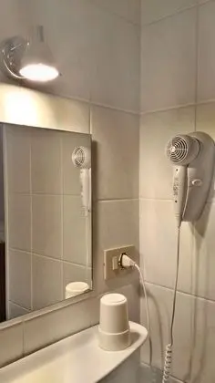 Tek Kişilik Oda (private shower - shared bathroom)