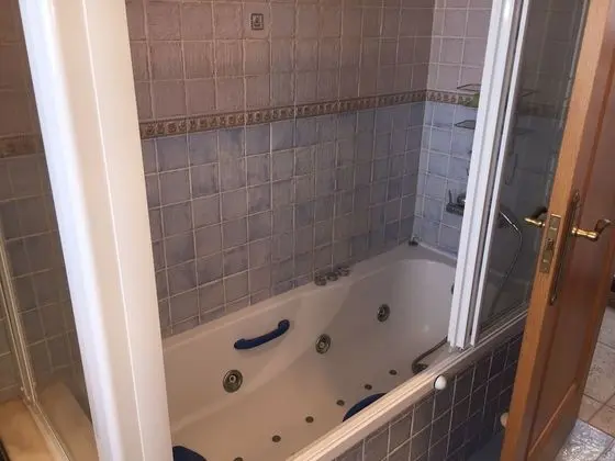 Comfort İki Ayrı Yataklı Oda, Ortak Banyo (2)