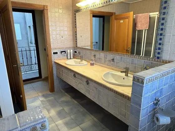 Comfort İki Ayrı Yataklı Oda, Ortak Banyo (3)