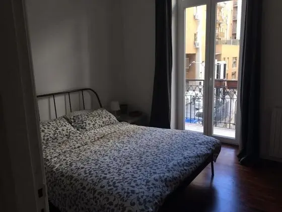 Tek Büyük Yataklı Oda, Birden Çok Yatak, Ortak Banyo