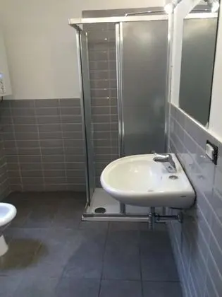 Tek Büyük Yataklı Oda, Birden Çok Yatak, Ortak Banyo