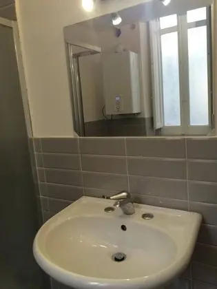 Tek Büyük Yataklı Oda, Birden Çok Yatak, Ortak Banyo