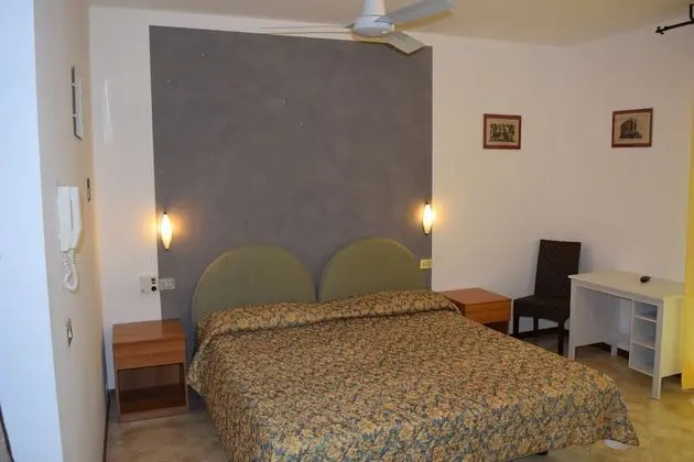 Superior Tek Büyük veya İki Ayrı Yataklı Oda, Havuz Manzaralı