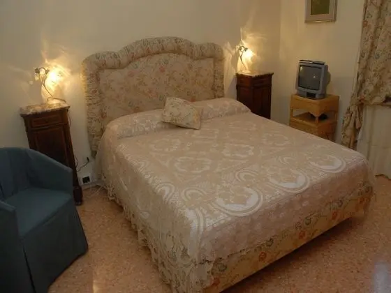 Tek Büyük Yataklı Oda, Ortak Banyo