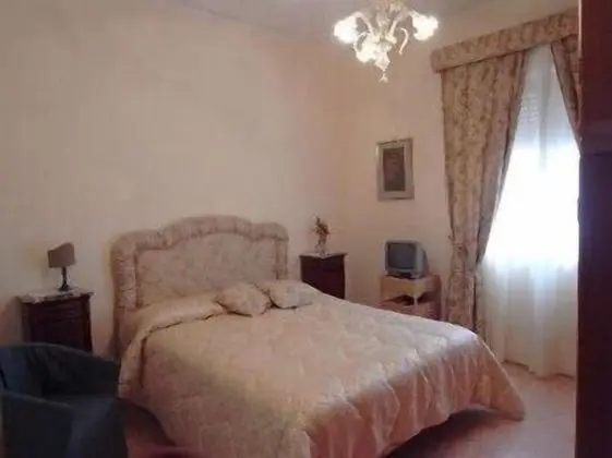 Tek Büyük Yataklı Oda, Ortak Banyo