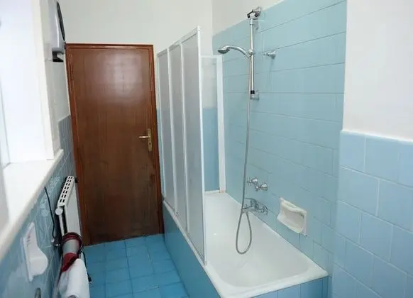 Tek Büyük Yataklı Oda, Ortak Banyo