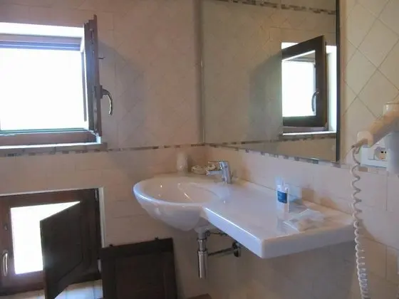 Standard Üç Kişilik Oda, Bahçe Manzaralı