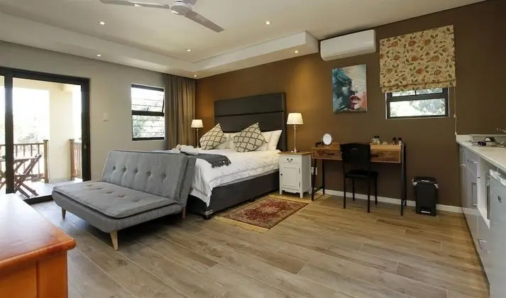 Luxury Oda, 1 En Büyük (King) Boy Yatak ve Çekyat, Küçük Mutfak