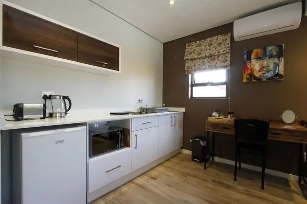 Luxury Oda, 1 En Büyük (King) Boy Yatak ve Çekyat, Küçük Mutfak