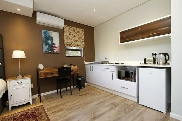 Luxury Oda, 1 En Büyük (King) Boy Yatak ve Çekyat, Küçük Mutfak