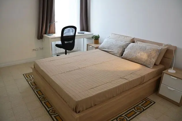 Tek Büyük Yataklı Oda (Private External Bathroom)