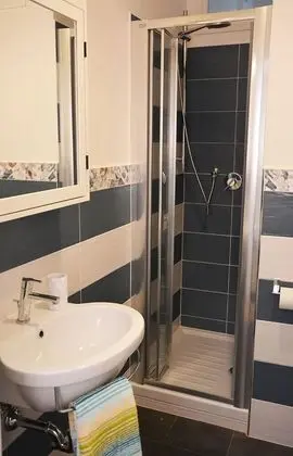 Tek Büyük Yataklı Oda (Private External Bathroom)