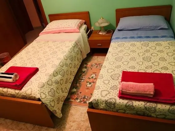 Economy Büyük Yataklı Tek Kişilik Oda, Ortak Banyo