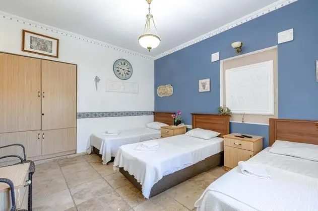 Triple Room, Bahçe veya Sokak Manzaralı, 2. Kat