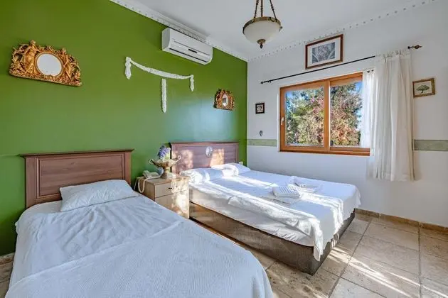 Triple Room, Bahçe veya Sokak Manzaralı, 2. Kat