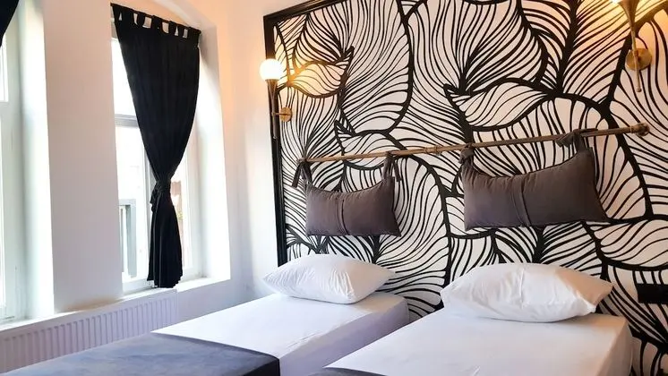 Design Tek Büyük veya İki Ayrı Yataklı Oda