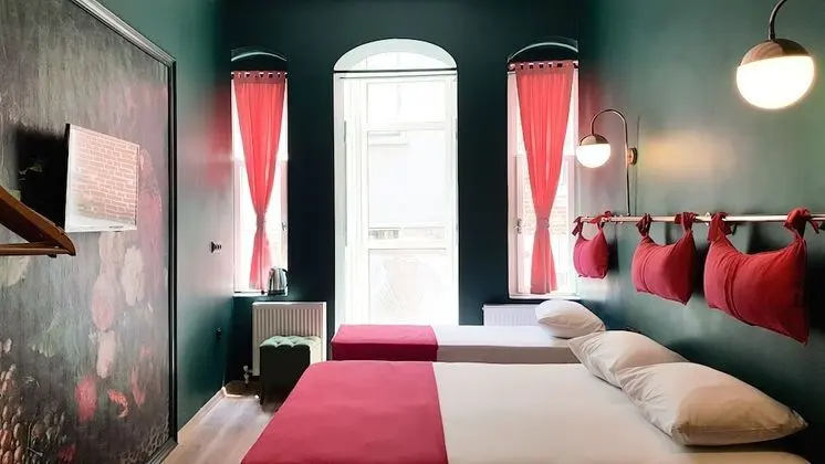 Üç Kişilik Oda