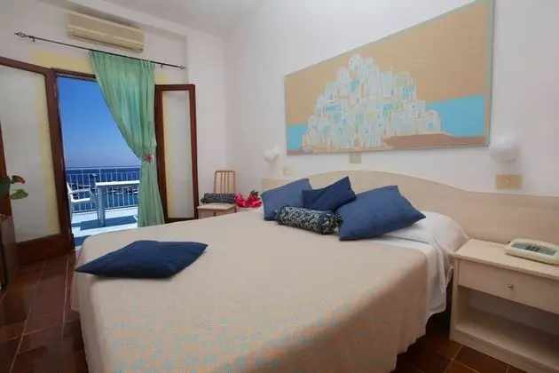 Comfort Tek Büyük veya İki Ayrı Yataklı Oda