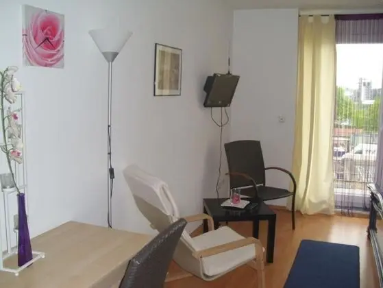 Tek Büyük veya İki Ayrı Yataklı Oda, Avlu Manzaralı