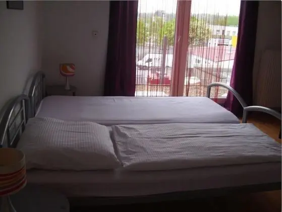 Tek Büyük veya İki Ayrı Yataklı Oda, Avlu Manzaralı